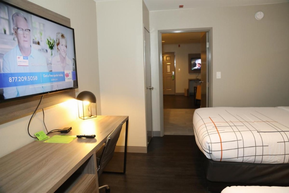 La Quinta Inn & Suites by Wyndham Montgomery Image 13