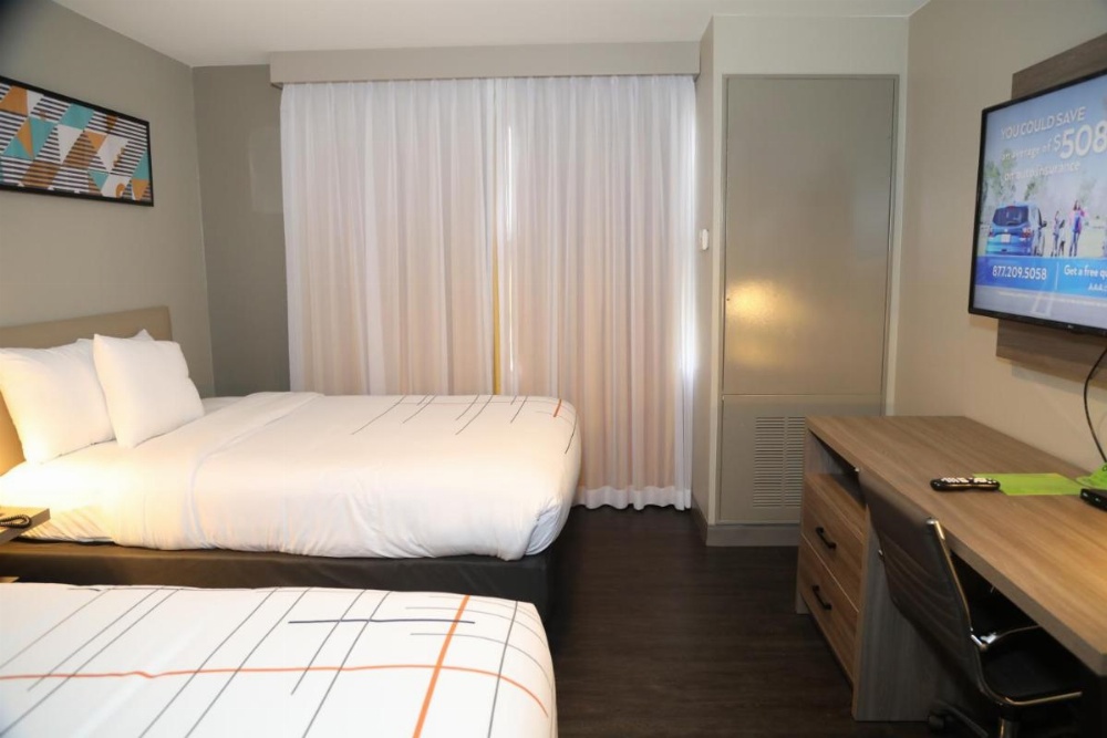 La Quinta Inn & Suites by Wyndham Montgomery Image 15