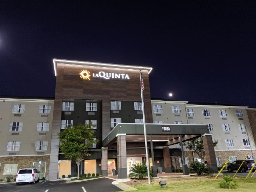 La Quinta Inn & Suites by Wyndham Montgomery image 2