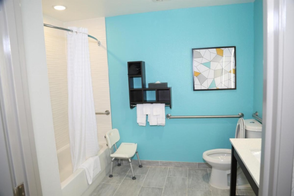 La Quinta Inn & Suites by Wyndham Montgomery Image 21
