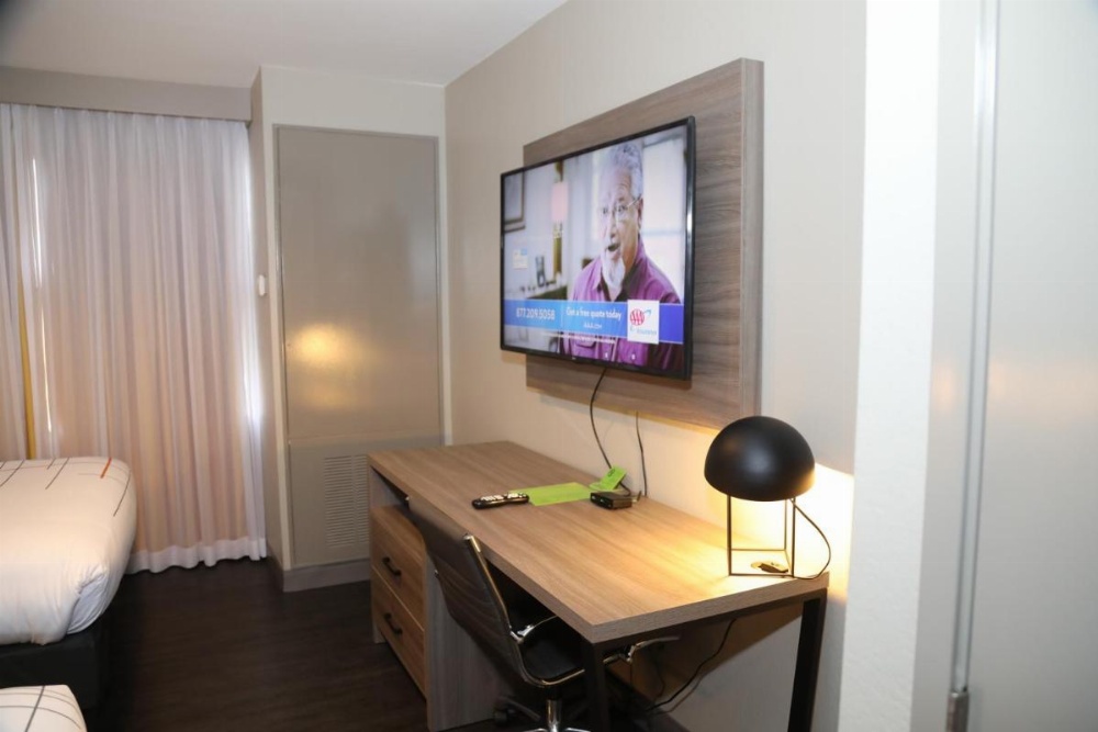 La Quinta Inn & Suites by Wyndham Montgomery Image 26
