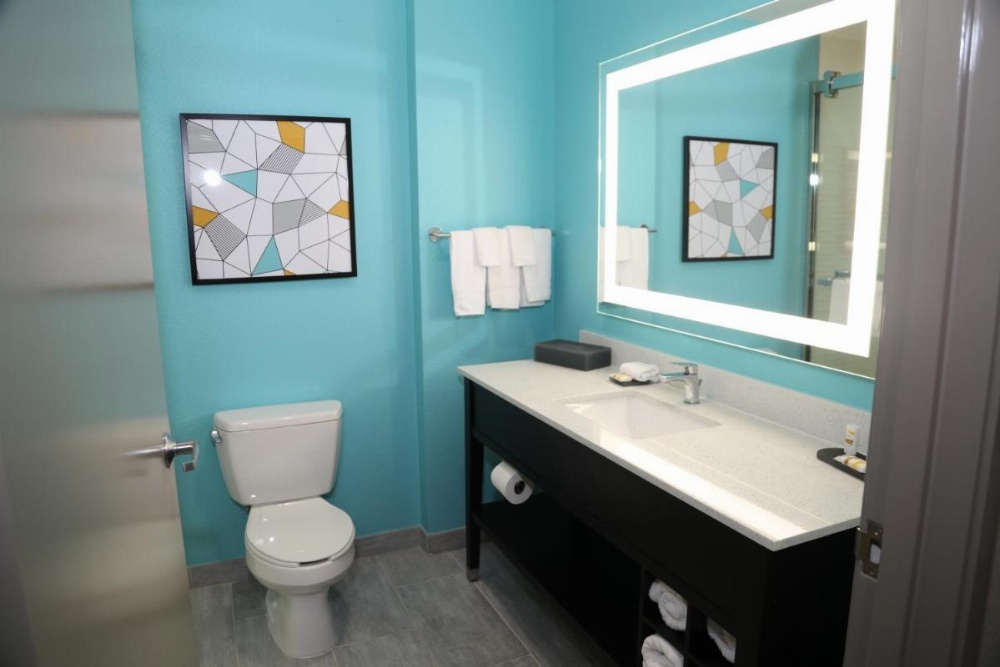 La Quinta Inn & Suites by Wyndham Montgomery Image 31