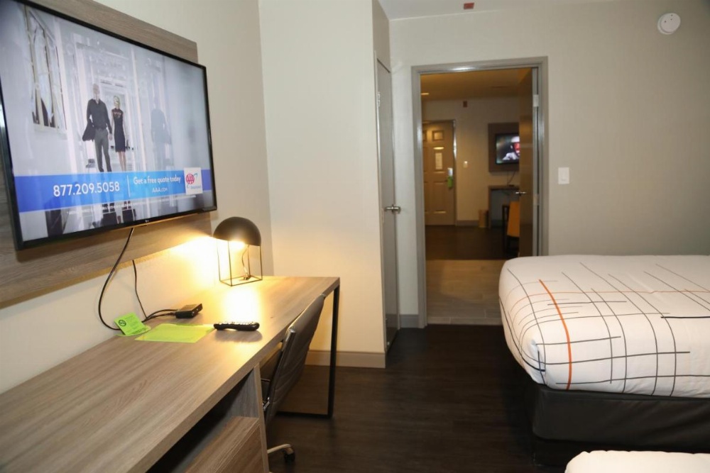La Quinta Inn & Suites by Wyndham Montgomery Image 34