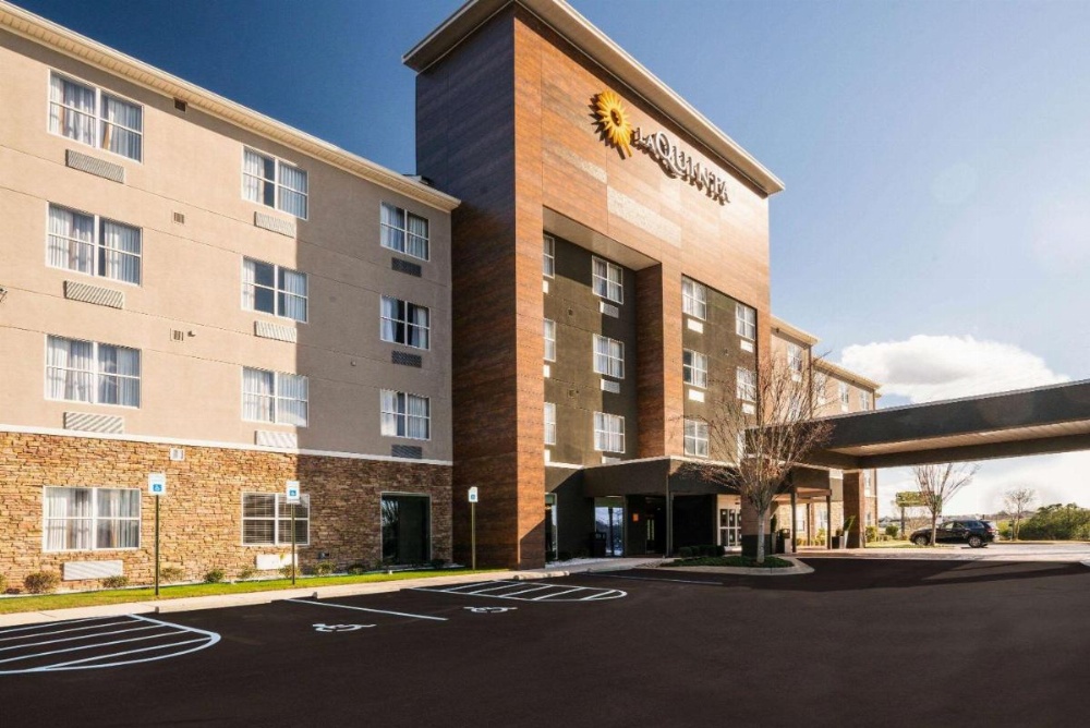 La Quinta Inn & Suites by Wyndham Montgomery Image 35