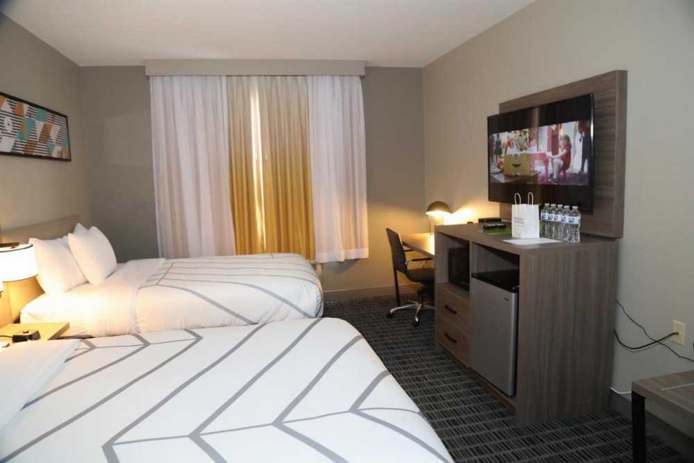 La Quinta Inn & Suites by Wyndham Montgomery Image 38