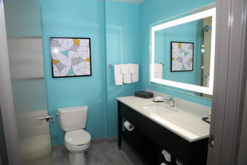 La Quinta Inn & Suites by Wyndham Montgomery Image 39