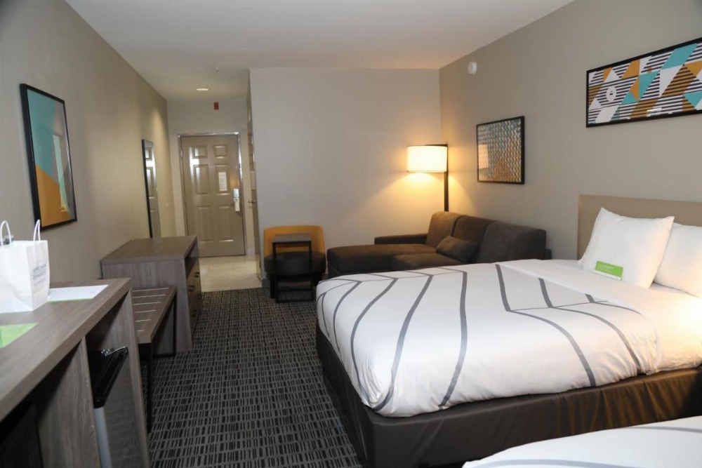 La Quinta Inn & Suites by Wyndham Montgomery Image 40