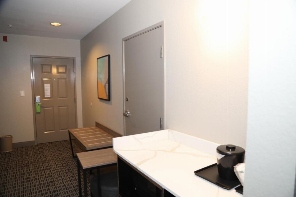 La Quinta Inn & Suites by Wyndham Montgomery Image 43