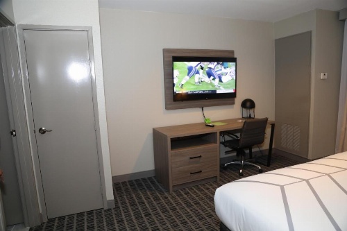 La Quinta Inn & Suites by Wyndham Montgomery image 46