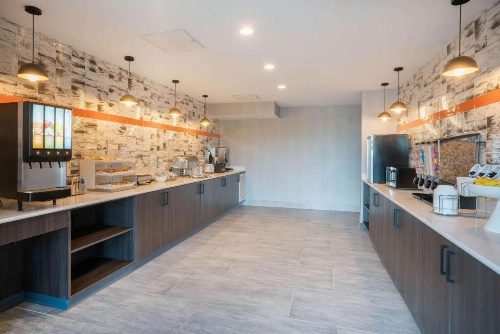 La Quinta Inn & Suites by Wyndham Montgomery image 6